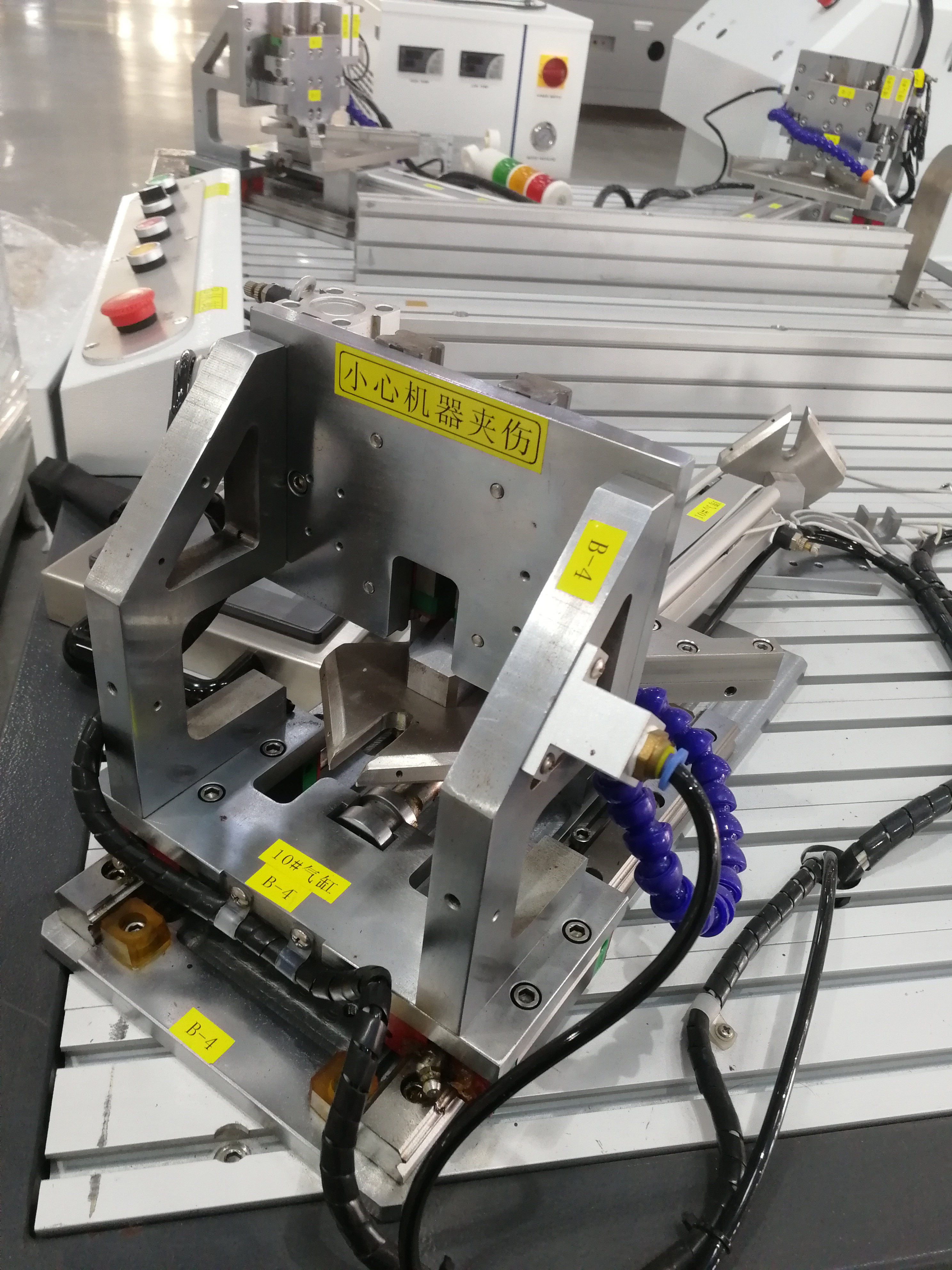 Robot Arm Fiber Laser Welding Machine For Metal
