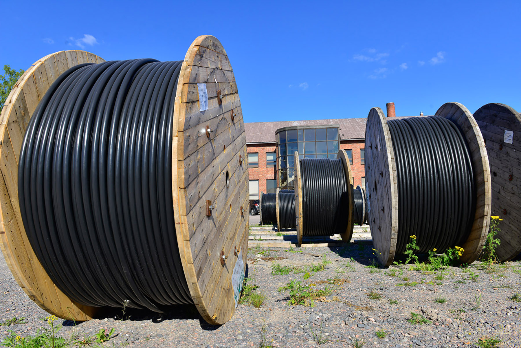 Wooden cable drums 