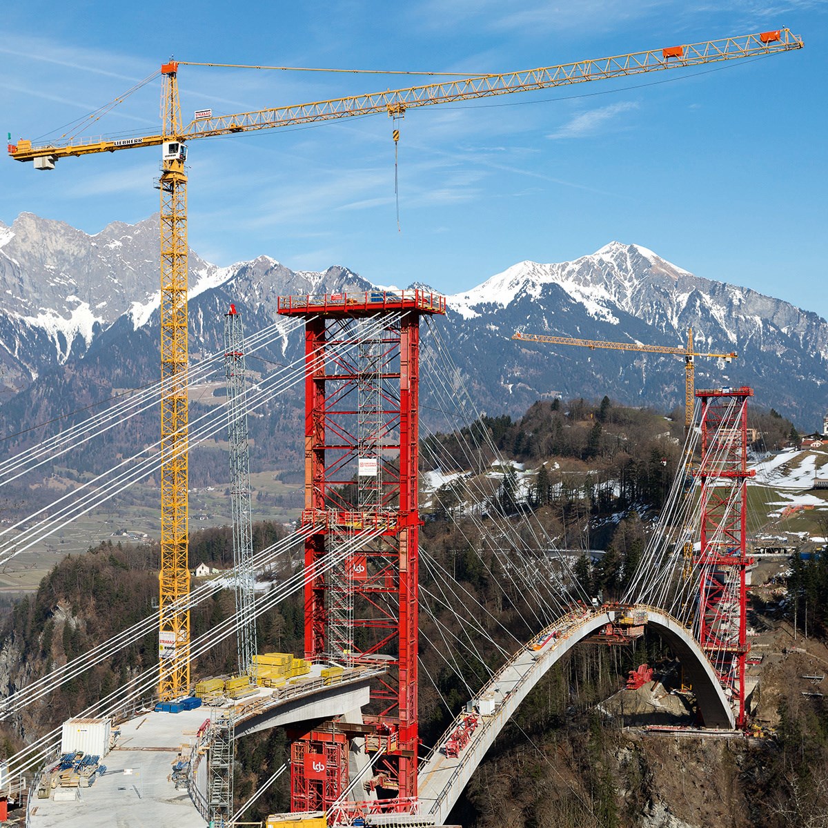 LIEBHERR 280EC-H12 75m jib 12 ton lifting capacity 81 metres height